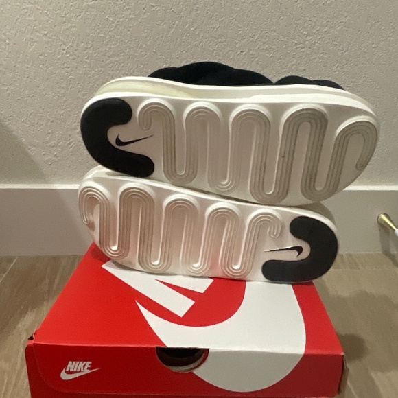 Nike Women’s Air Max Isla Sandal size 8 - Picture 3 of 4